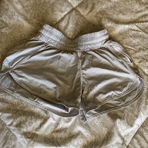 Lululemon Tracker short 4” white size 6